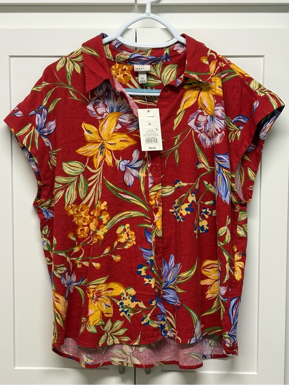 Red Floral Button-Front Women’s Shirt with Short Sleeves